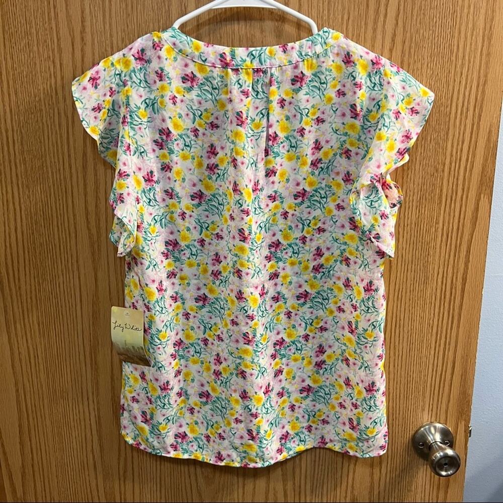 NEW Lily White Ruffle Cap Sleeve Floral V-Neck Top Women's Size Small Spring - Picture 2 of 8